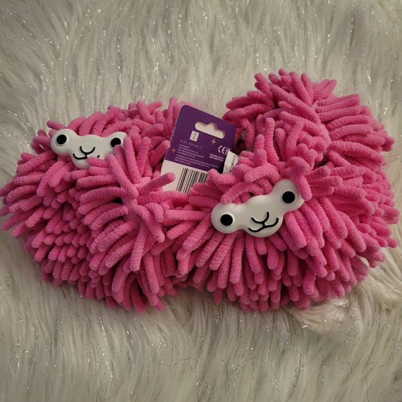 Llama Cleaning Slippers - Picture 4 of 9